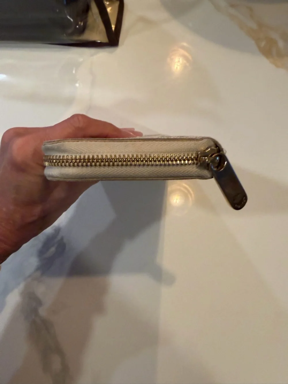 Louis Vuitton Damier Azur Zip-Around Wallet in White and Gray - Picture 4 of 12